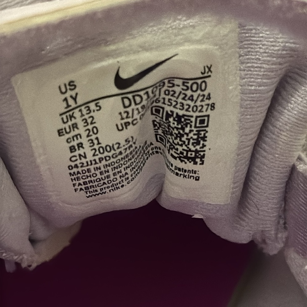 Nike Kids' Light‎ Purple Sneakers size 1Y - Picture 6 of 6